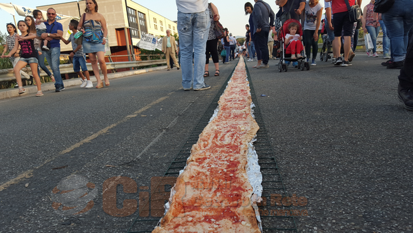 Pizza più lunga del mondo (6)