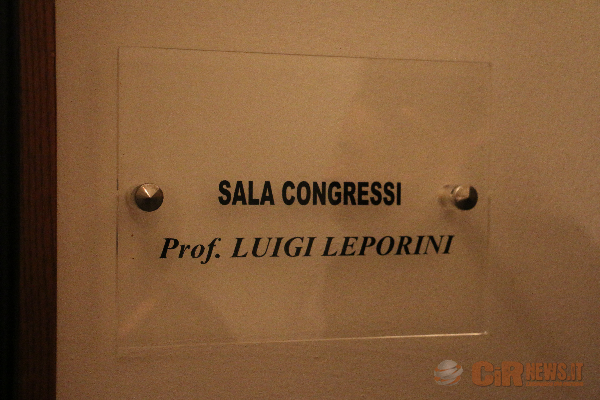 La targa della sala intitolata a Luigi Leporini presso Palazzo del Trono, a Cetraro
